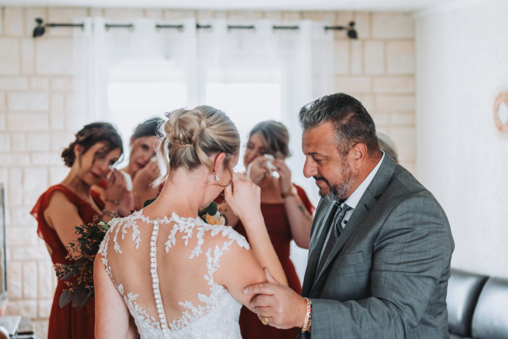 L'émotion d'une famille en voyant la mariée à Hombourg-Haut