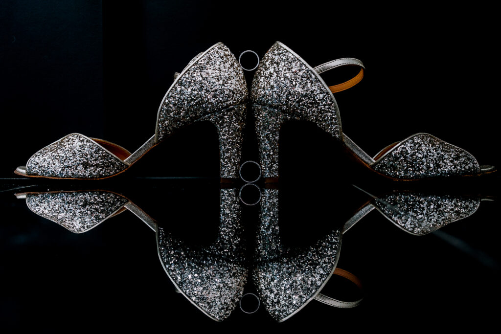 Les alliances mises en valeur par un photographe de mariage